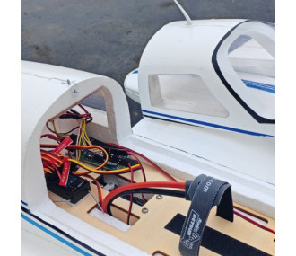 Avion RC Dynam Cessna 310 Grand Cruiser V2 rouge bimoteur PNP 1280mm