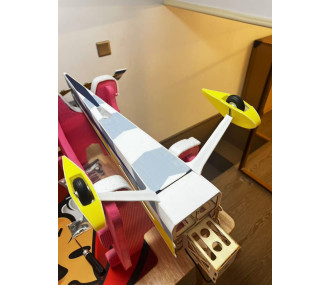 Avion Voltige Pilot RC - EDGE 540 – 39″ (1.0m), Jaune, Bleu, gris