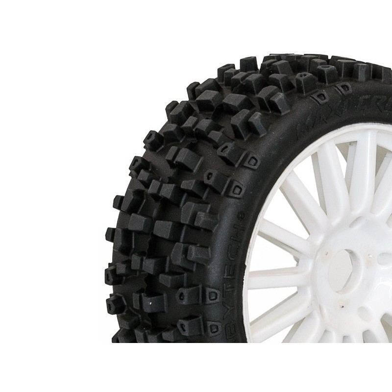 TT 1/8 MAXI CROSS-Reifen, die auf weiße Felgen mit Schlagstöcken aufgezogen und verklebt sind (pro Paar)
