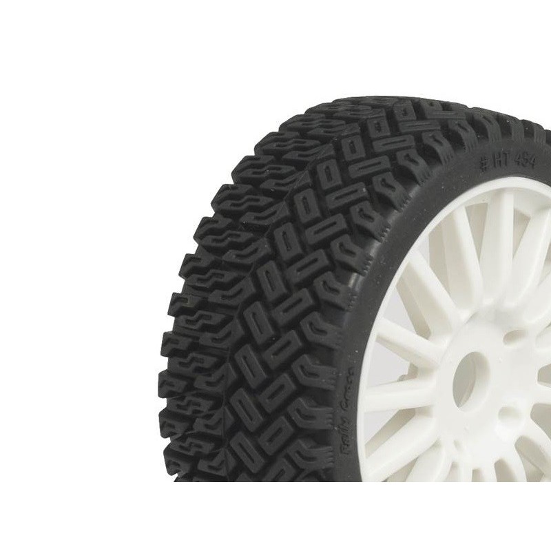TT 1/8 RALLY CROSS-Reifen, die auf weiße Felgen mit Schlagstöcken aufgezogen und verklebt sind (pro Paar)