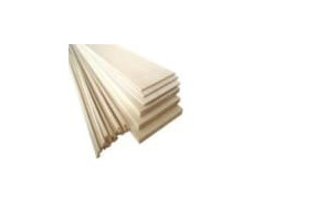 "Balsa" en español se traduce como **"balsa"** también. 

El término es igual en ambos idiomas y se refiere tanto a:
- La embarc